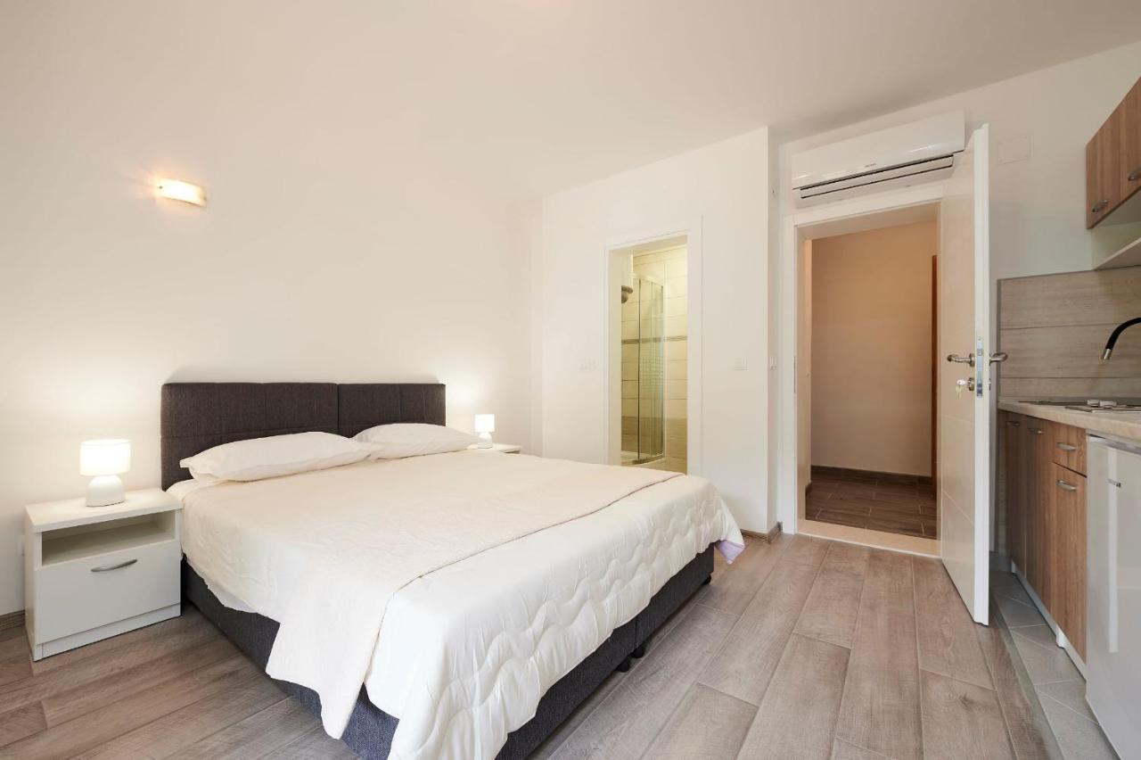 Cutan Apartment *